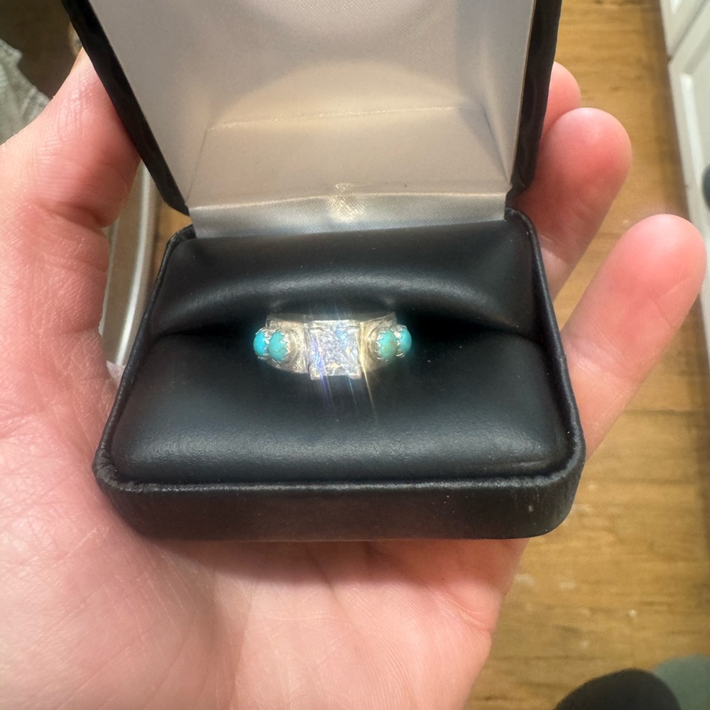 Elegant Turquoise and Silver Women's Ring